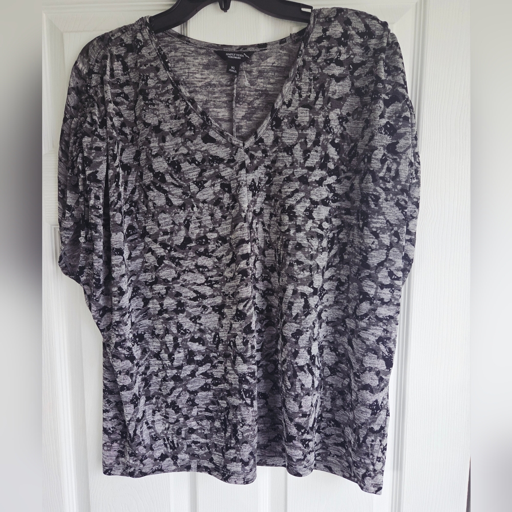 Vera Wang ✨️ Women's Black and Gray Patterned Top Size XL